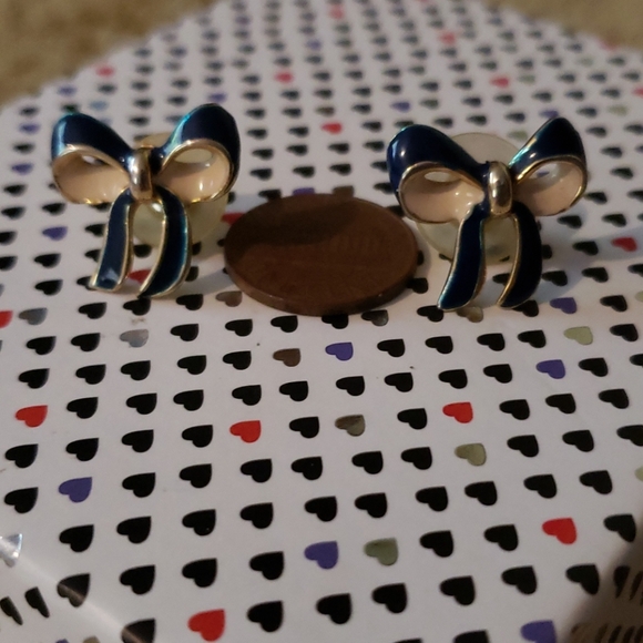 *SOLD* Elegant Blue Bow Earrings - Picture 4 of 5